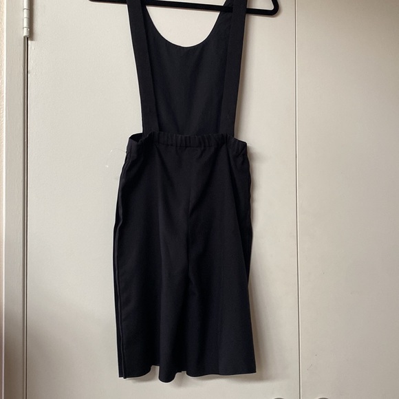 Beautiful French Pinafore Culottes Jumper convertible to shorts ✨FIRM✨

NWOT - Picture 5 of 10